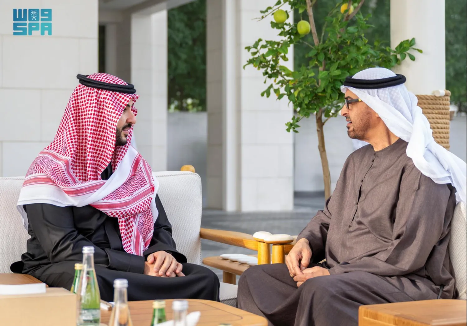 خالد بن سلمان يبحث التطورات الإقليمية مع محمد بن زايد